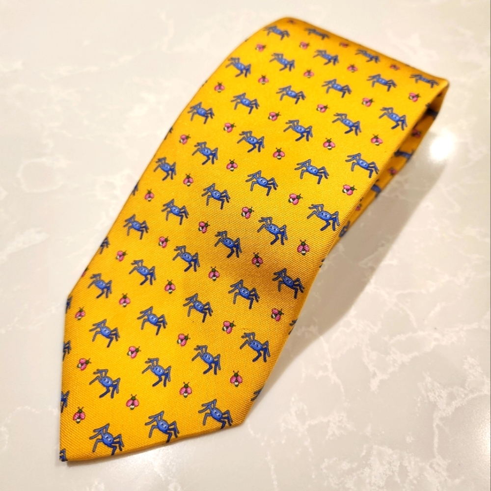 Unique BROOKS BROTHERS Made in USA Irregular Silk Neck Tie Gold Insect Pattern